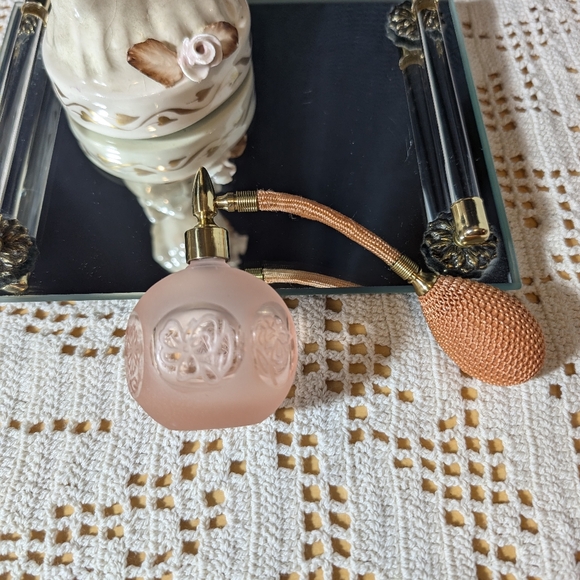 🎄60's Peach Brush and Mirror, Vanity Tray, Lady Bust and Empty Perfume Bottle - Picture 4 of 8